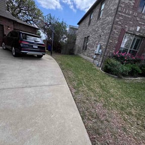 Leaf Removal by Green Missions Landscaping LLC reviewed on April 18, 2026
