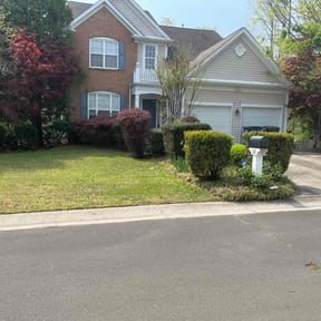 yard maintenance by Guillorys. S.S. reviewed on August 21, 2025