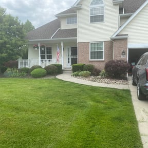 Bush Trimming by FreshLawnCareLLC reviewed on August 18, 2025