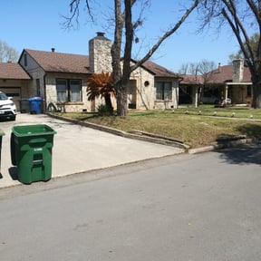 Leaf Removal by Higher Standards Landscaping reviewed on August 20, 2025