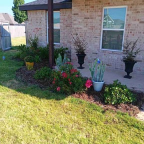 Flower Bed Weeding by Cobbs Construction, LLC reviewed on January 4, 2026