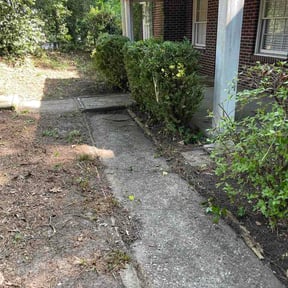 Flower Bed Weeding by Laggers Lawns reviewed on April 30, 2026