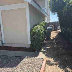 Bush Trimming by JD Landscaping reviewed on April 18, 2026