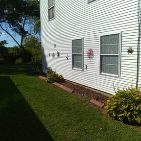 Flower Bed Weeding by Landers Landscaping reviewed on August 15, 2025