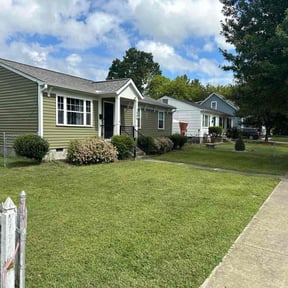 grass cutting by Use more services reviewed on May 1, 2024