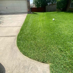 yard maintenance by JP's Lawn Maintenance reviewed on August 19, 2025