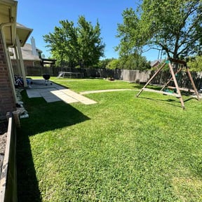 lawn maintenance by Curly Cuts reviewed on August 17, 2025