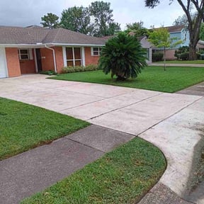 lawn service by Fernando's Landscaping reviewed on October 4, 2024