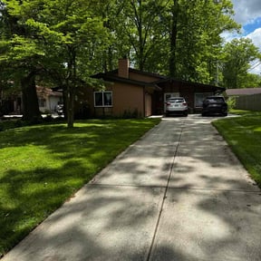 grass cutting by Edge Lawn Care reviewed on August 16, 2025