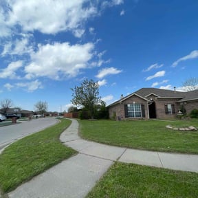 residential landscaping by Yard Barber reviewed on August 16, 2025