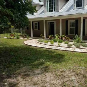 yard care by Orlando Palms reviewed on August 16, 2025