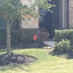 Bush Trimming by Scott Bensing Lawn Care reviewed on August 21, 2025