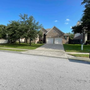 landscape maintenance by Jero's Landscape reviewed on December 17, 2025