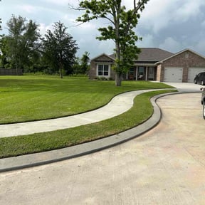 yard service by Lawn Care Pro Plus reviewed on August 21, 2025