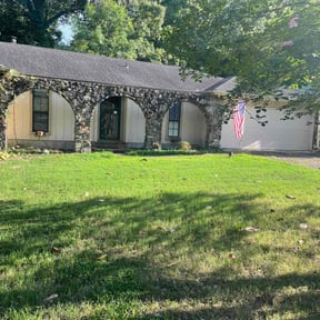 Bush Trimming by Magnum Landscaping llc reviewed on August 18, 2025