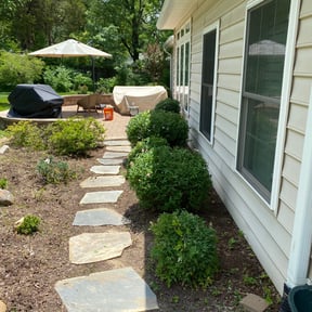 Bush Trimming by Pettit Lawn Care reviewed on August 17, 2025