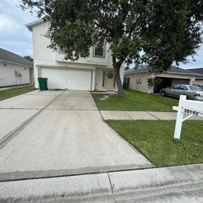 landscaping services by Lawnstarter reviewed on August 19, 2025