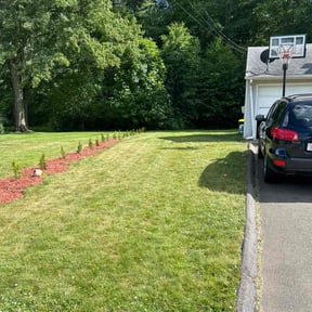 lawn maintenance by Forever Green FG LLC reviewed on April 27, 2024