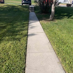 lawn maintenance by G's Lawn and Land Care reviewed on October 13, 2024