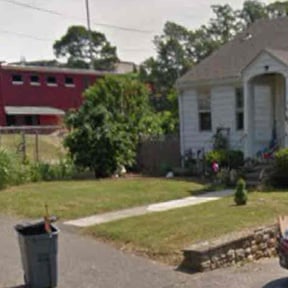 Bush Trimming by FoggaNation’s Divine Lawn Care reviewed on August 21, 2025