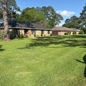 yard service by Angelle's Lawn and Tree, Pressure Washing Services L.L.C. reviewed on August 16, 2025