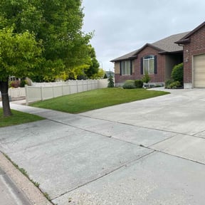 landscape maintenance by Discount Mowing reviewed on August 19, 2025