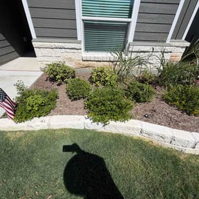 Flower Bed Weeding by Gravity Landscaping reviewed on August 20, 2026