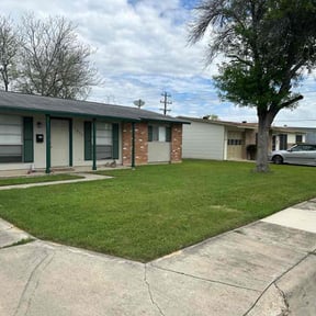 yard work by Mora Brothers Tree and Landscaping reviewed on December 18, 2025