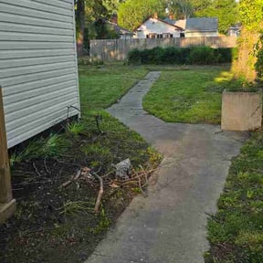 Leaf Removal by Fleming and Associates Handyman Services LLC reviewed on April 22, 2026