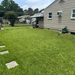 yard maintenance by Lucky Lawn reviewed on August 18, 2025