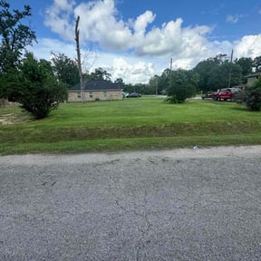 yard maintenance by Clear landscapes llc reviewed on August 20, 2025