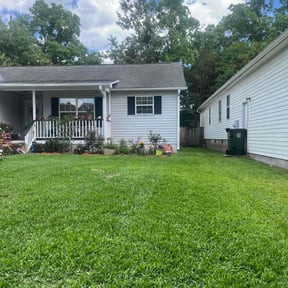 yard service by electric landscaping llc reviewed on August 16, 2025