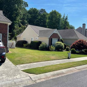 yard maintenance by Second Glance Landscaping LLC reviewed on November 27, 2025