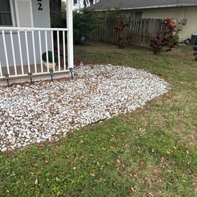 Flower Bed Weeding by SM landscaping reviewed on August 17, 2025