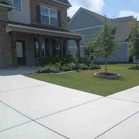 yard maintenance by amazing r&amp;r landscaping reviewed on December 4, 2025