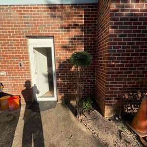 Bush Trimming by Var Landscape reviewed on November 19, 2025