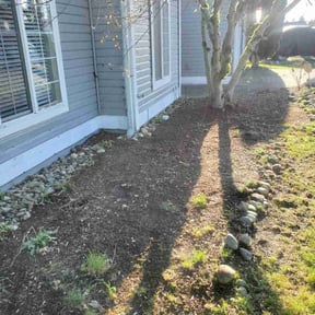 Bush Trimming by Santos Lawn Service reviewed on December 21, 2025