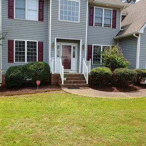 Bush Trimming by Veteran Lawn Care reviewed on August 19, 2025