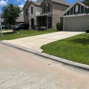 grass maintenance by Pineda landscaping reviewed on August 18, 2025
