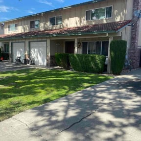 Bush Trimming by Two (2) Brothers llc reviewed on October 20, 2025