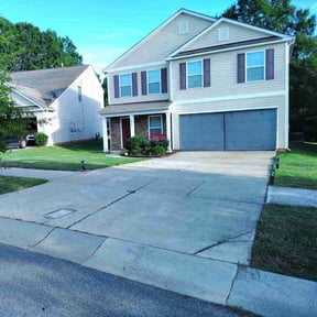 grass maintenance by Austins Landscaping reviewed on April 20, 2025