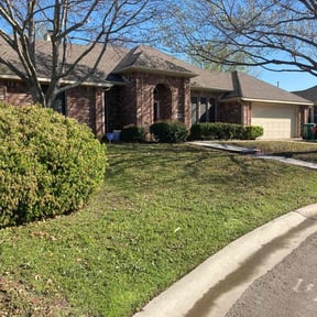 landscape maintenance by Petey B's Lawn and Tress Service reviewed on December 29, 2025