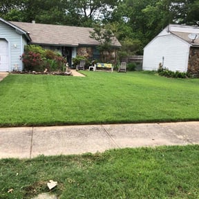 landscape maintenance by J&R Lawn and Garden Service reviewed on August 19, 2025
