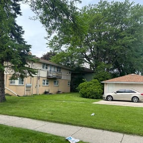 grass maintenance by Robert Bond Sr  reviewed on May 14, 2024