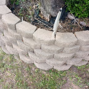 Flower Bed Weeding by Gio Landscaping reviewed on August 20, 2025
