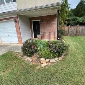 Bush Trimming by Lagger Properties reviewed on July 27, 2023