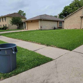 lawn care by Lawn Mow Bros reviewed on September 13, 2023