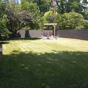 lawn maintenance by Clay's lawn care reviewed on April 28, 2024