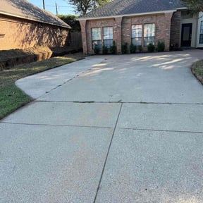 Leaf Removal by Spinelli Scenery Solutions LLC. reviewed on September 30, 2025