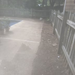 Leaf Removal by Leiva Earth works LLC reviewed on September 12, 2025